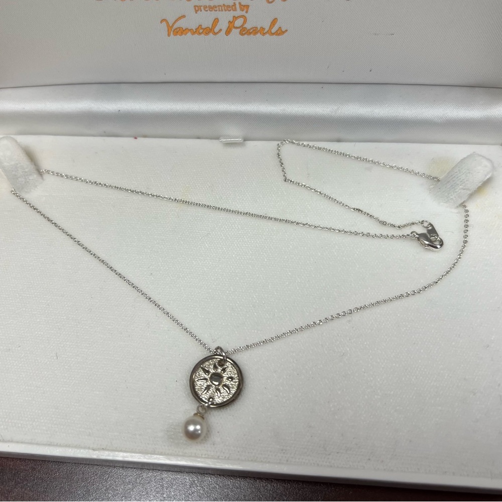 Vantel Pearls Silver Necklace with Pearl Pendant